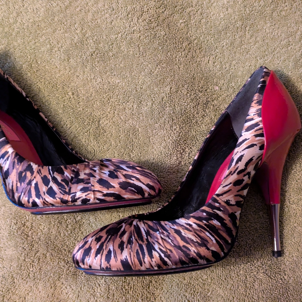 Betsey Johnson Animal Print Heels with Pink Soles - Picture 10 of 11